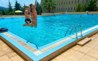 Открытый бассейн - санаторий Зелёная Роща